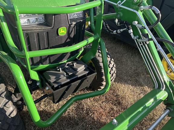 Image of John Deere 2025R equipment image 4