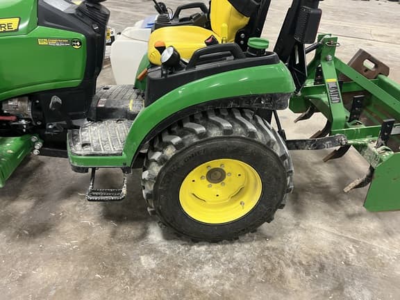 Image of John Deere 2025R equipment image 2