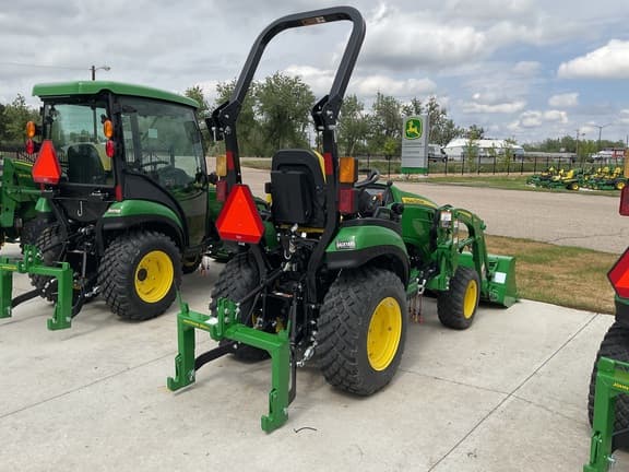 Image of John Deere 2025R equipment image 4