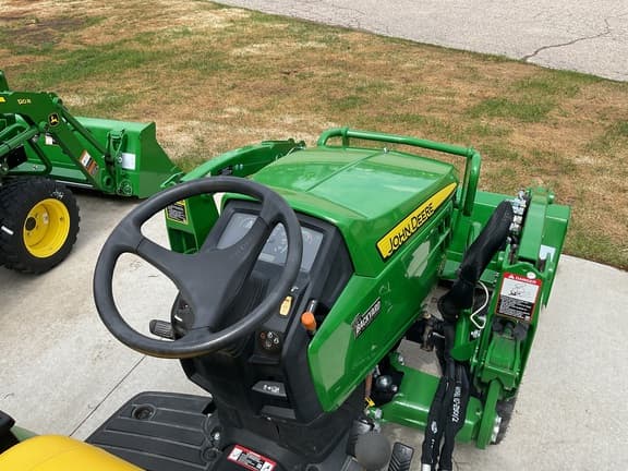 Image of John Deere 2025R equipment image 2