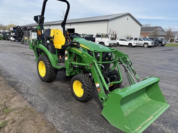 Image of John Deere 2025R equipment image 3