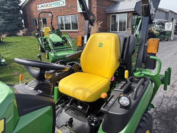 Image of John Deere 2025R equipment image 4