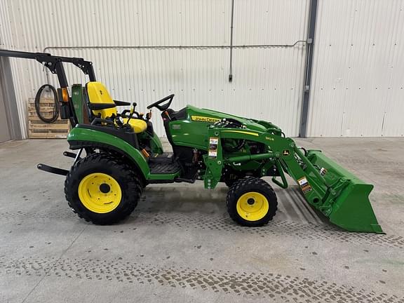 Image of John Deere 2025R equipment image 4