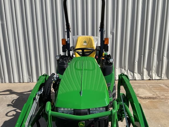 Image of John Deere 2025R equipment image 4