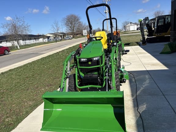 Image of John Deere 2025R equipment image 4