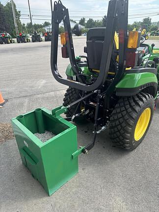 Image of John Deere 2025R equipment image 4
