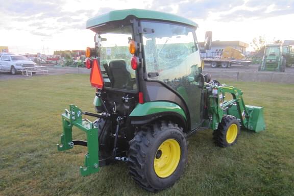 Image of John Deere 2025R equipment image 4