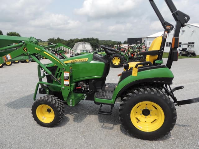 Image of John Deere 2025R equipment image 1