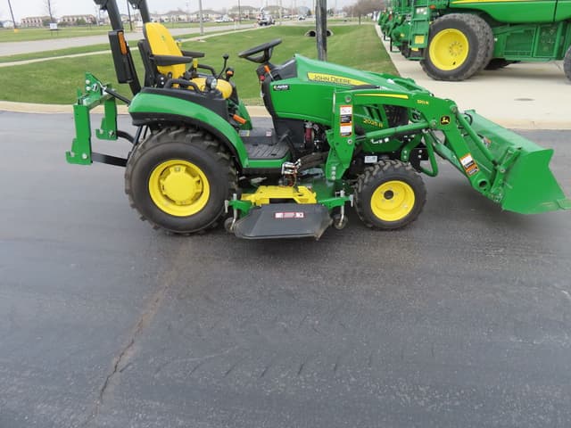 Image of John Deere 2025R equipment image 4