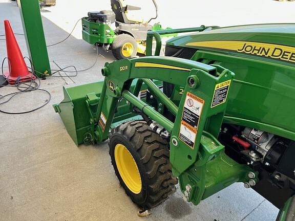 Image of John Deere 2025R equipment image 3