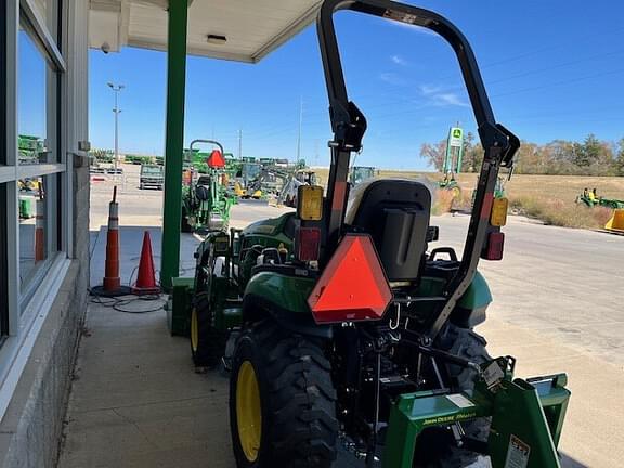 Image of John Deere 2025R equipment image 2