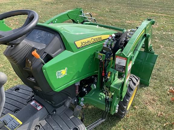 Image of John Deere 2025R equipment image 4