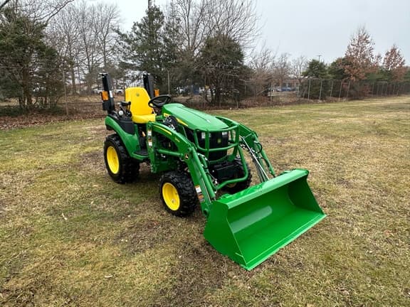 Image of John Deere 2025R equipment image 2