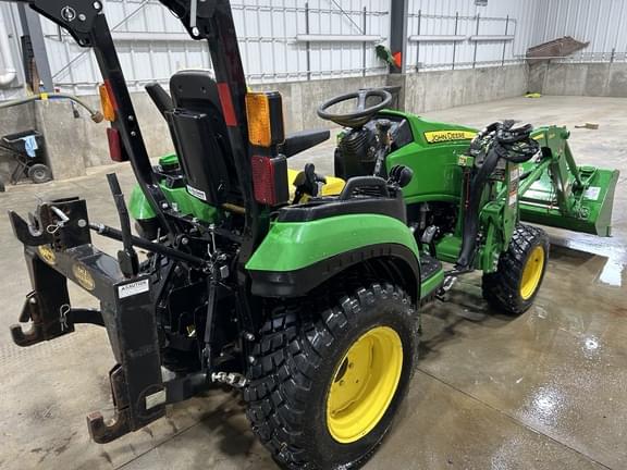 Image of John Deere 2025R equipment image 3