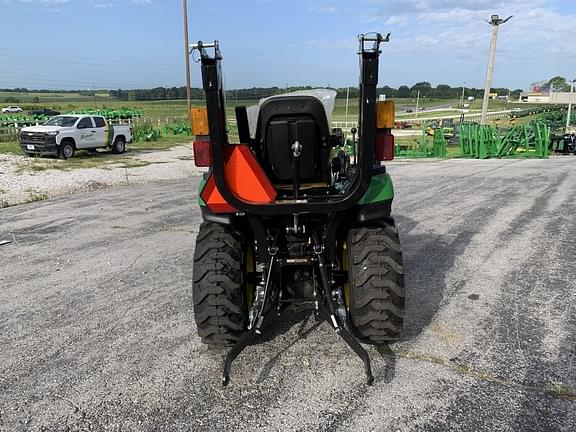 Image of John Deere 2025R equipment image 2