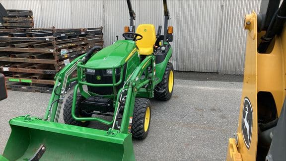 Image of John Deere 2025R equipment image 3