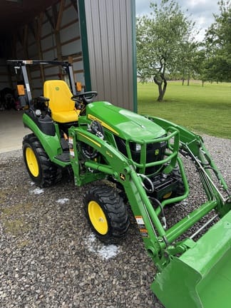 Main image John Deere 2025R