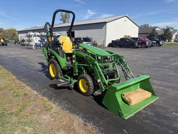 Image of John Deere 2025R equipment image 4