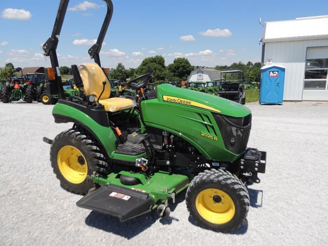 Image of John Deere 2025R equipment image 2