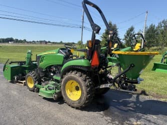 Image of John Deere 2025R equipment image 2