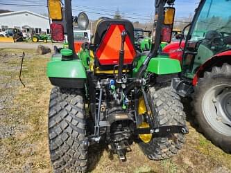 Image of John Deere 2032R equipment image 3