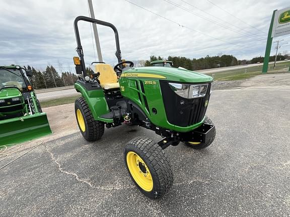 Image of John Deere 2032R equipment image 3