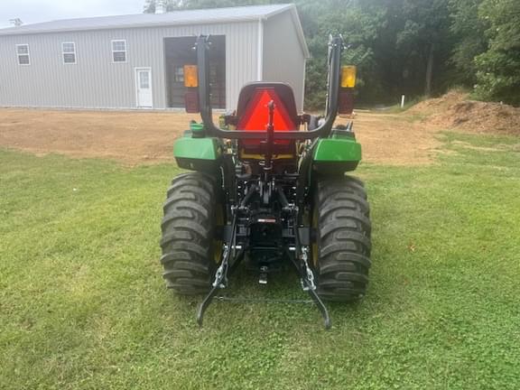 Image of John Deere 2032R equipment image 1