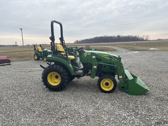 Image of John Deere 2032R equipment image 3