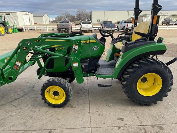 Image of John Deere 2032R equipment image 1