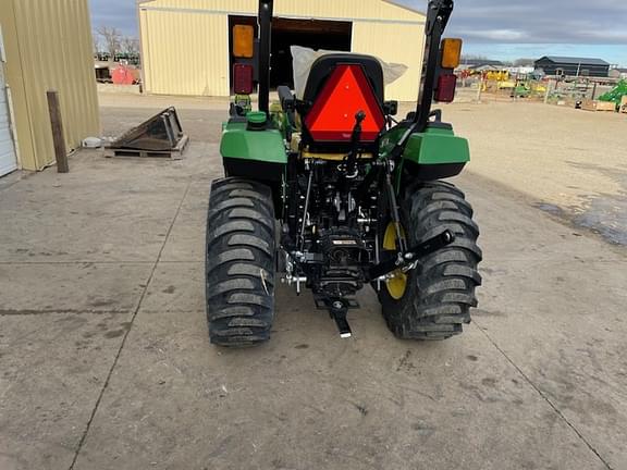 Image of John Deere 2032R equipment image 3