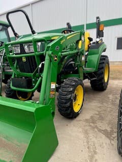 Image of John Deere 2032R equipment image 2