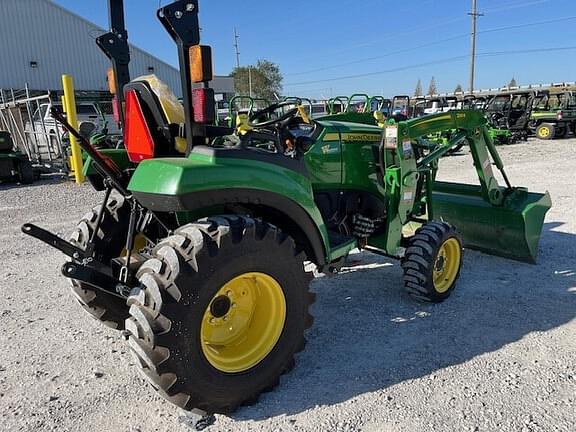 Image of John Deere 2032R equipment image 3