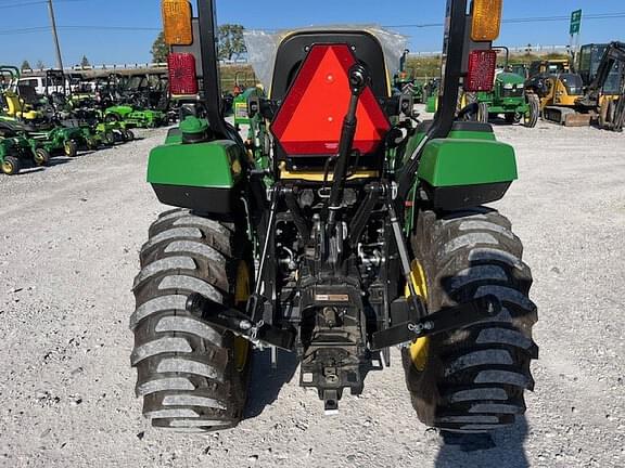 Image of John Deere 2032R equipment image 4