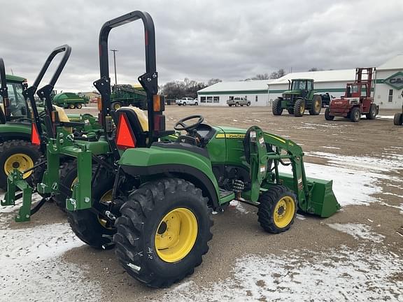 Image of John Deere 2032R equipment image 2