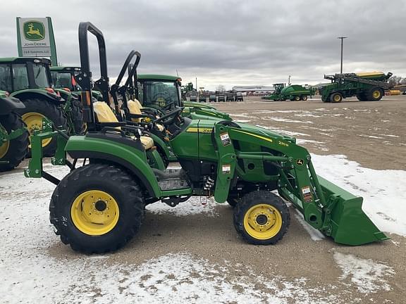 Image of John Deere 2032R equipment image 1