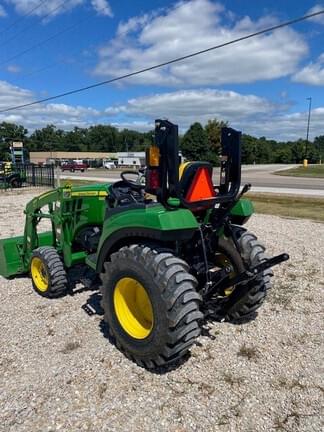 Image of John Deere 2032R equipment image 2
