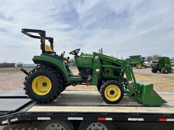 Image of John Deere 2032R equipment image 1