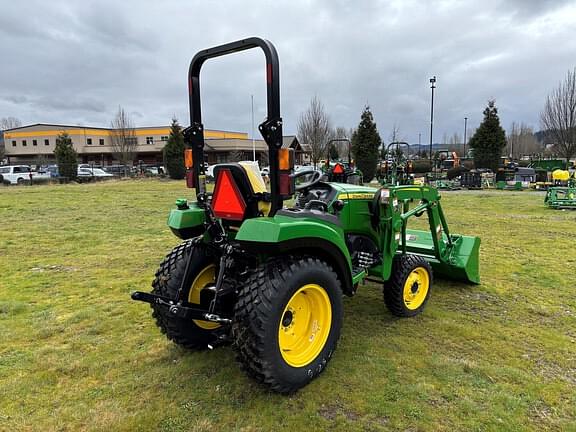 Image of John Deere 2032R equipment image 3