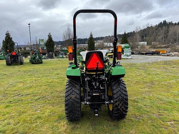 Image of John Deere 2032R equipment image 2