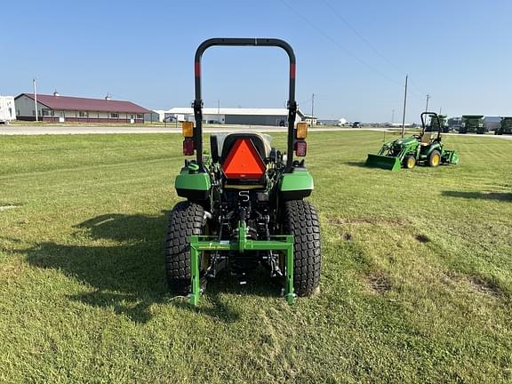 Image of John Deere 2032R equipment image 3