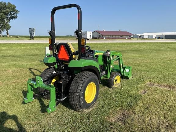 Image of John Deere 2032R equipment image 4