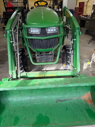 Image of John Deere 2032R equipment image 4