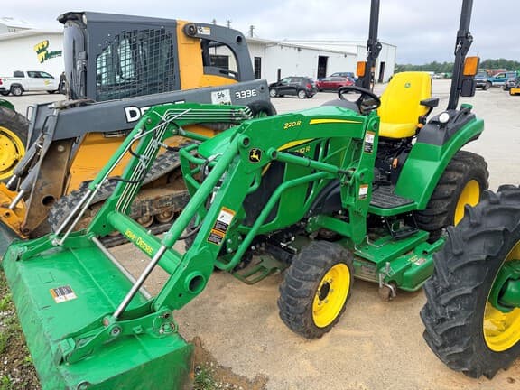 Image of John Deere 2032R equipment image 1