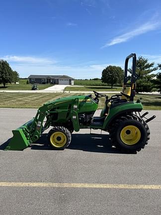 Image of John Deere 2032R equipment image 2