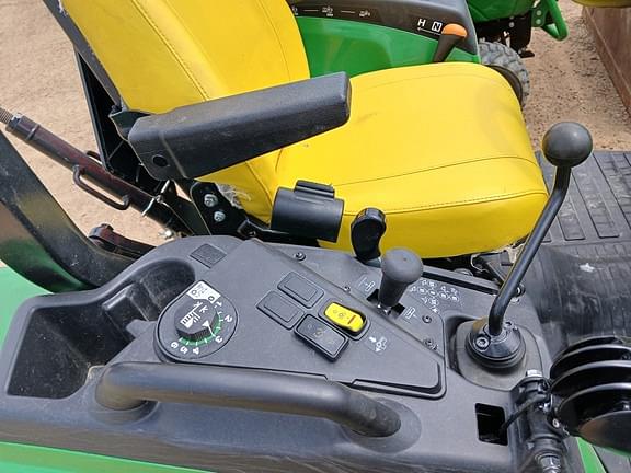 Image of John Deere 2032R equipment image 2