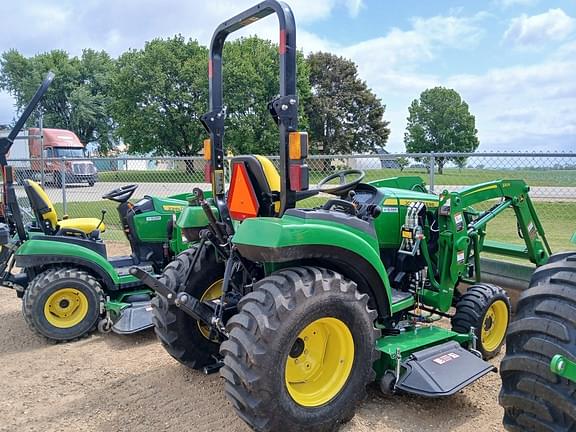 Image of John Deere 2032R equipment image 3