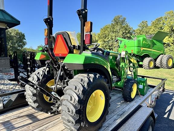 Image of John Deere 2032R equipment image 3