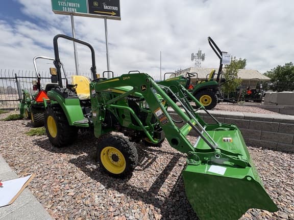 Image of John Deere 2032R equipment image 1