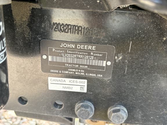 Image of John Deere 2032R equipment image 3