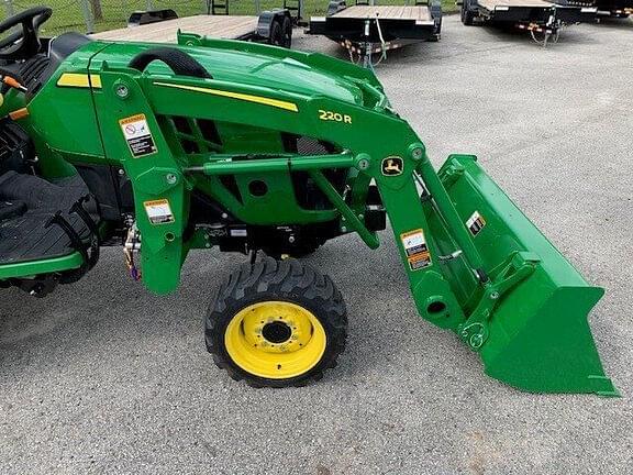Image of John Deere 2032R equipment image 2